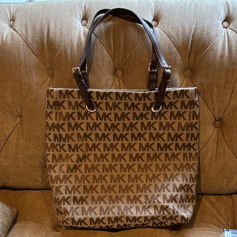 Michael Kors Signature Print Large Tan/ Brown Tote final price drop
